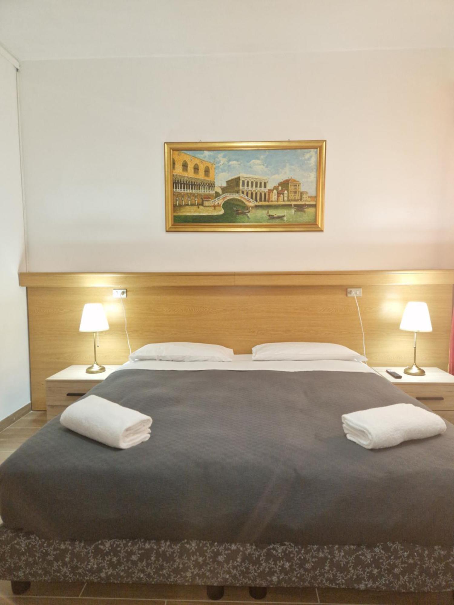 Hotel Tito Mestre Buitenkant foto