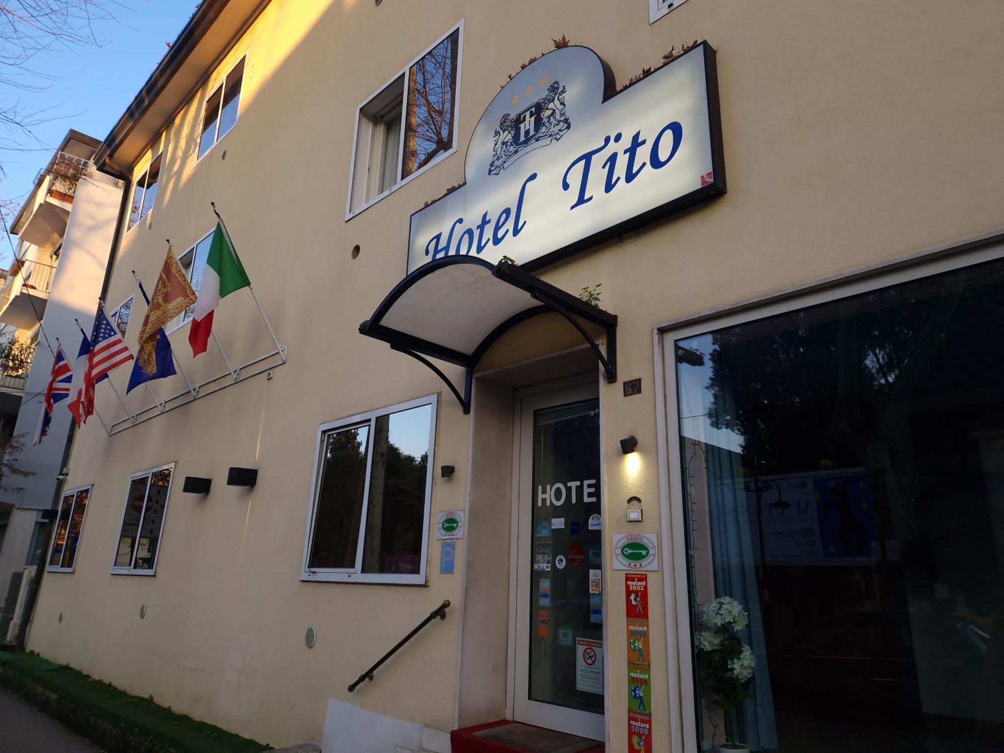 Hotel Tito Mestre Buitenkant foto