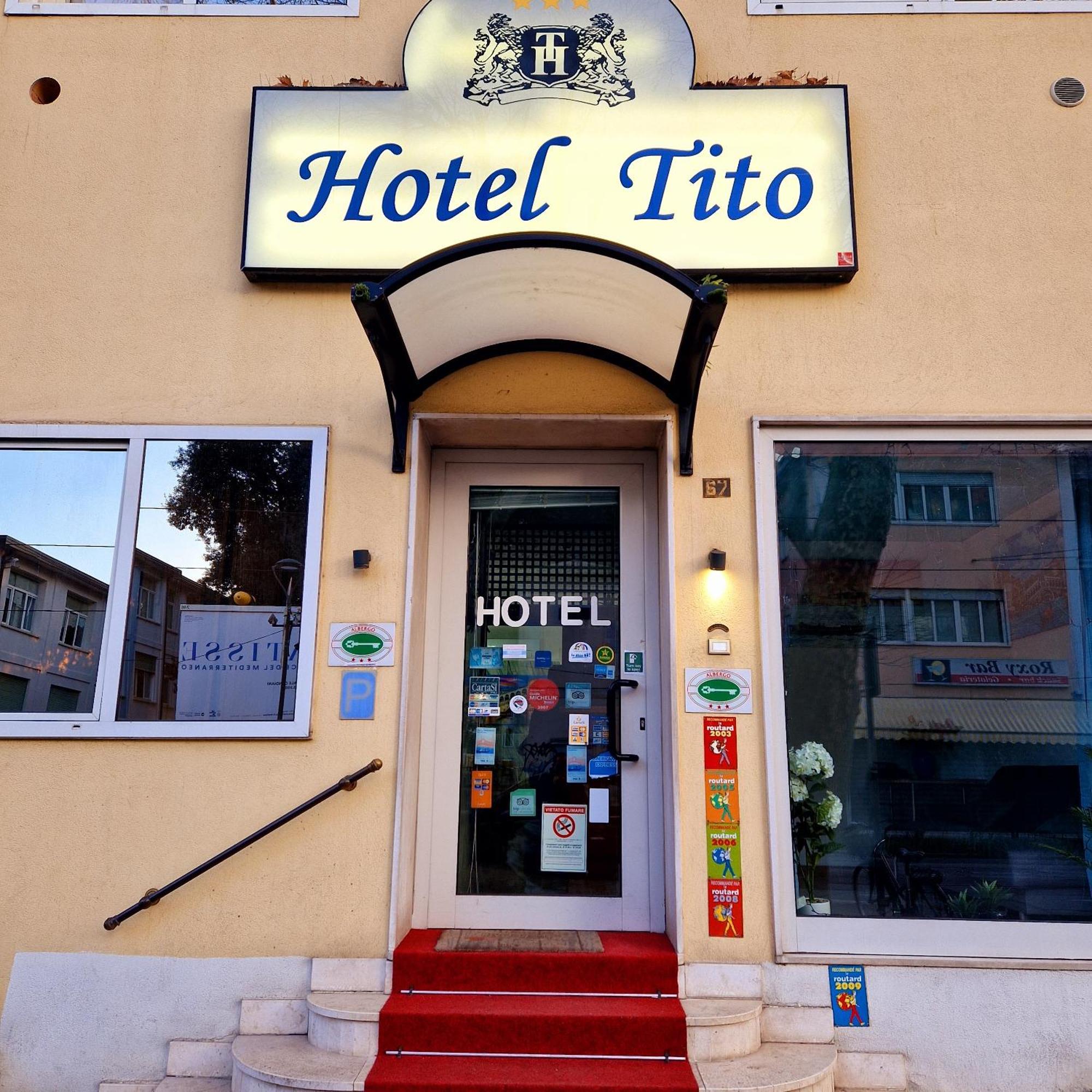 Hotel Tito Mestre Buitenkant foto