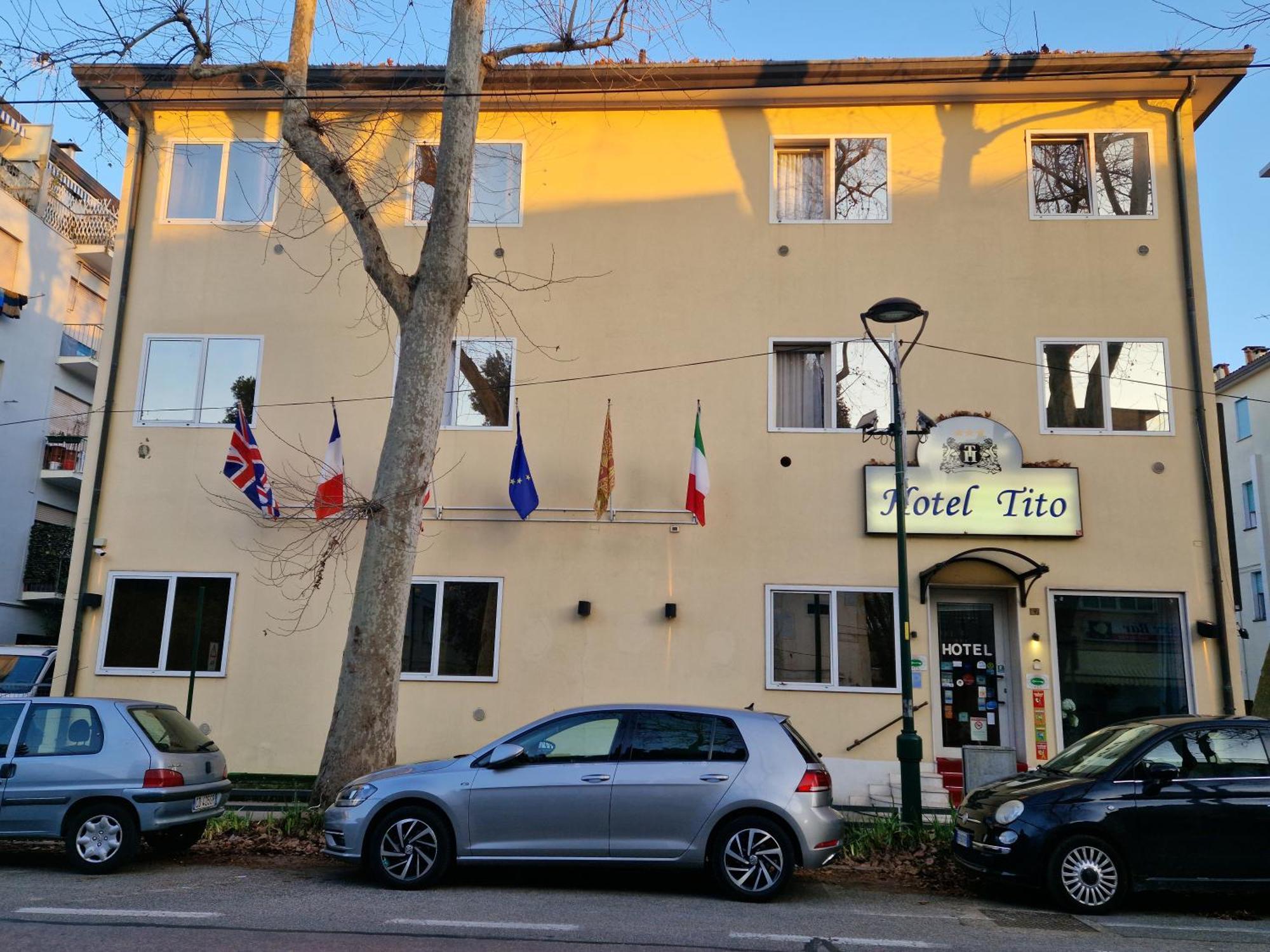 Hotel Tito Mestre Buitenkant foto