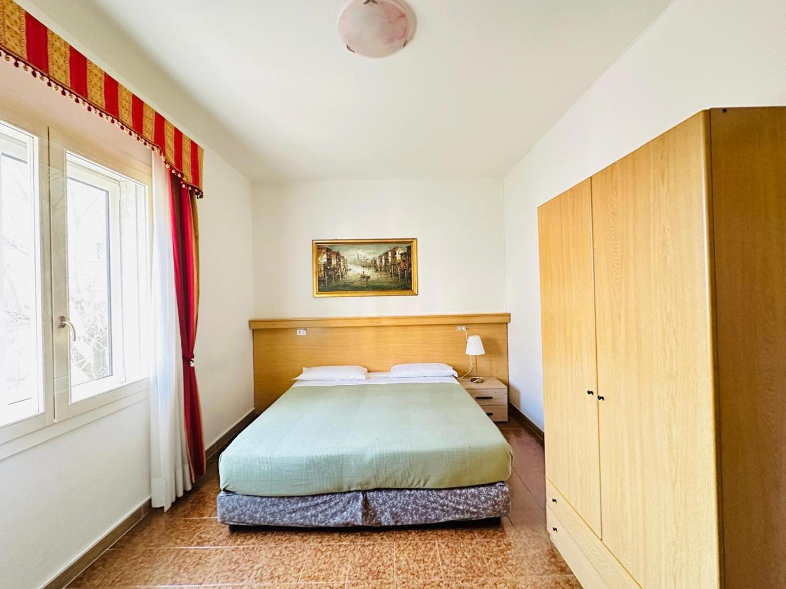 Hotel Tito Mestre Buitenkant foto