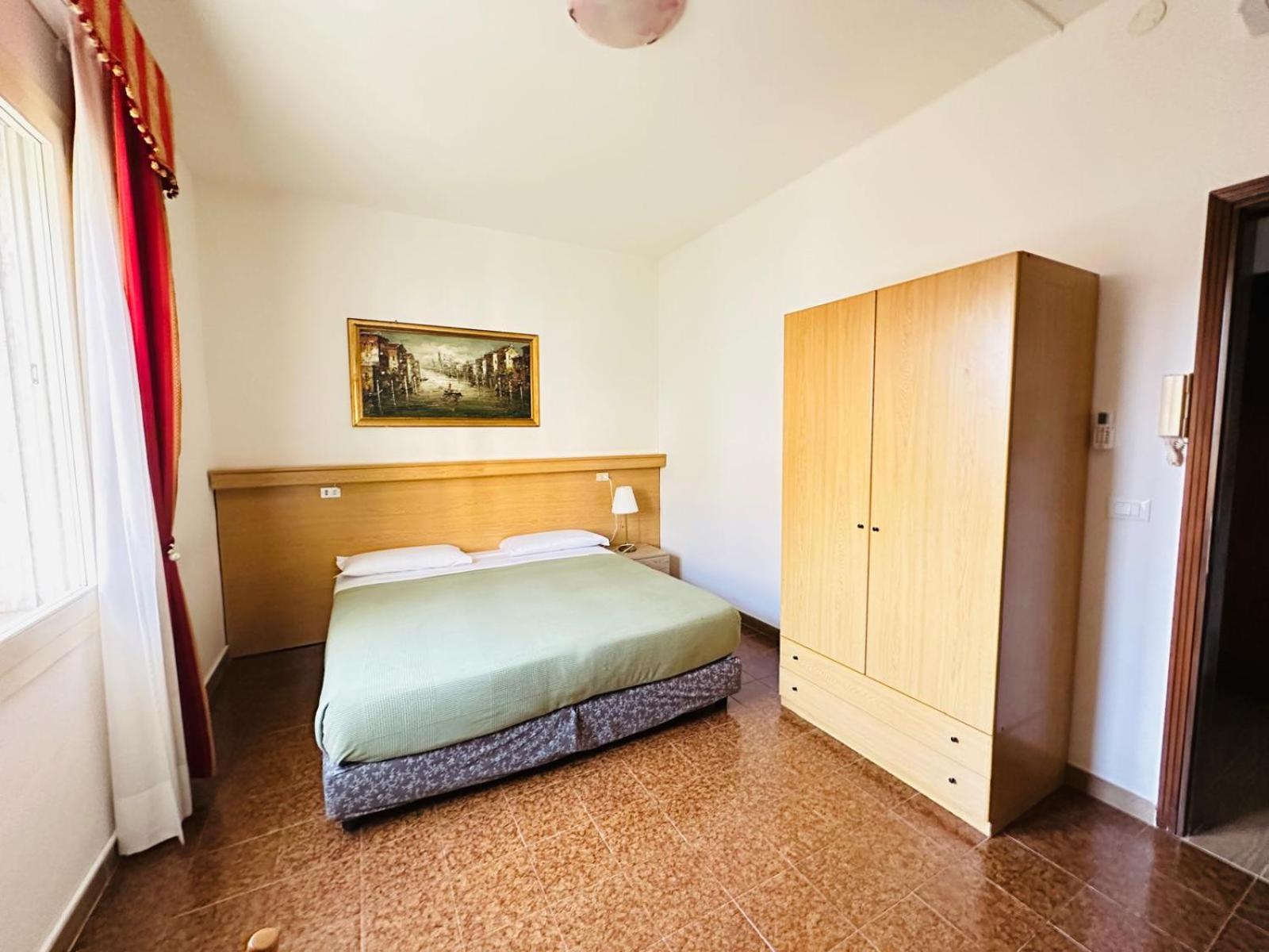 Hotel Tito Mestre Buitenkant foto