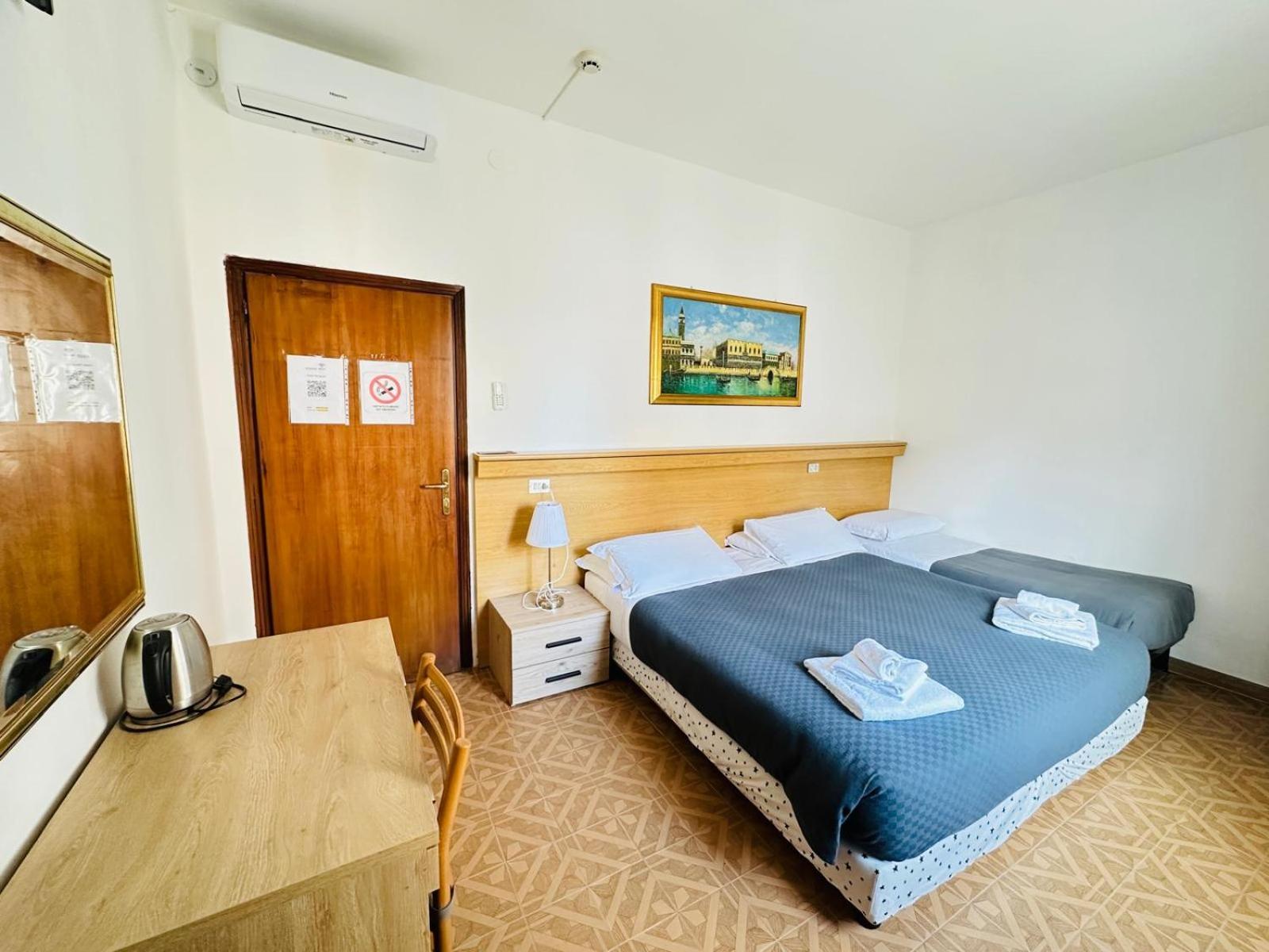 Hotel Tito Mestre Buitenkant foto