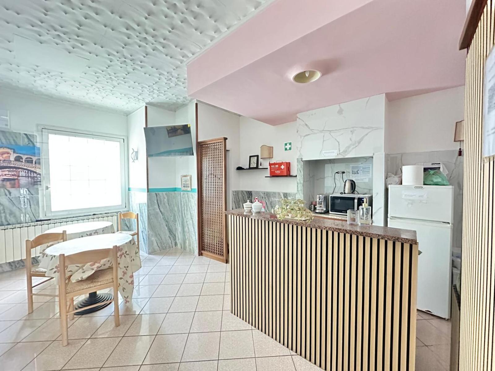 Hotel Tito Mestre Buitenkant foto