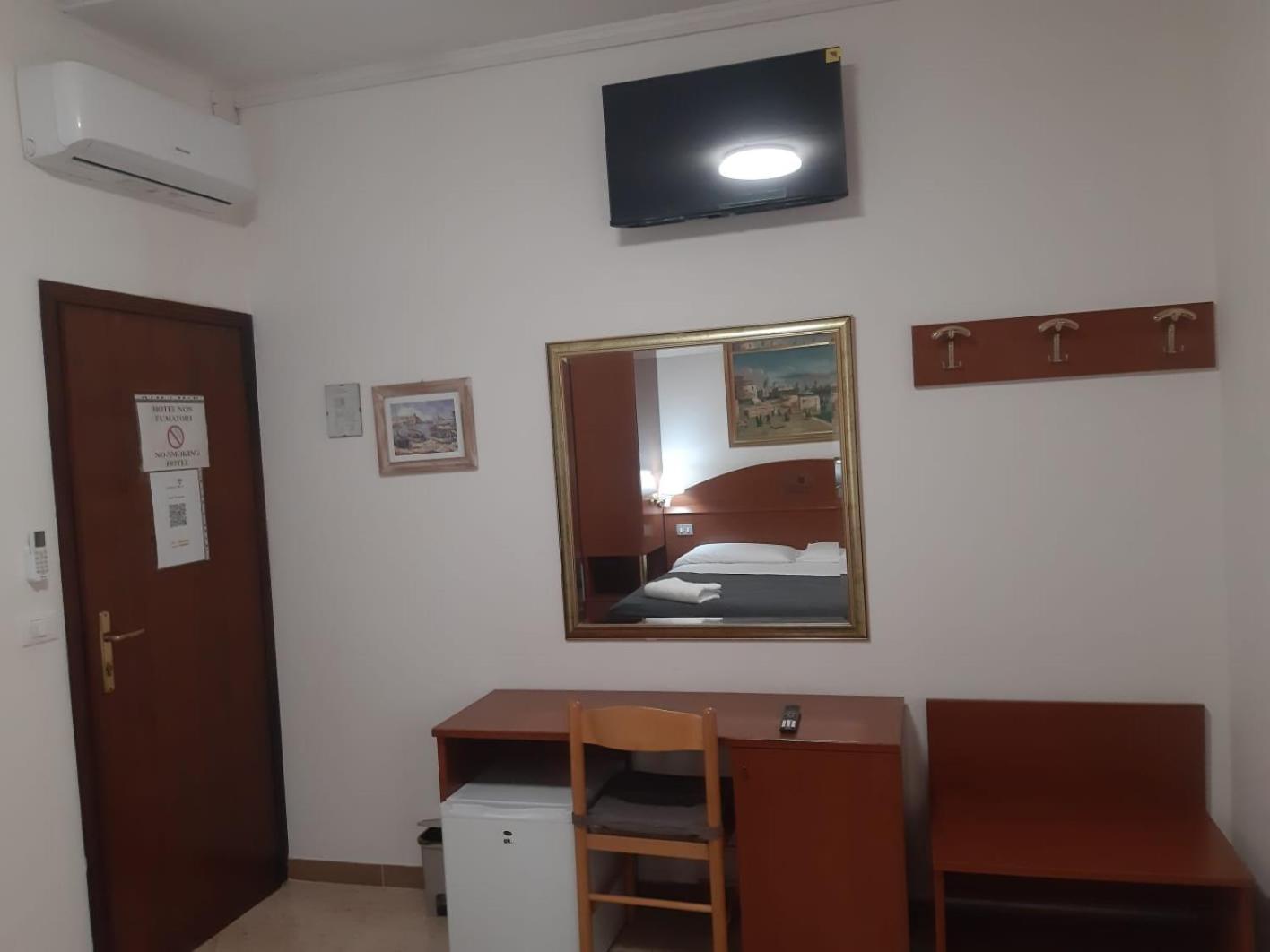 Hotel Tito Mestre Buitenkant foto
