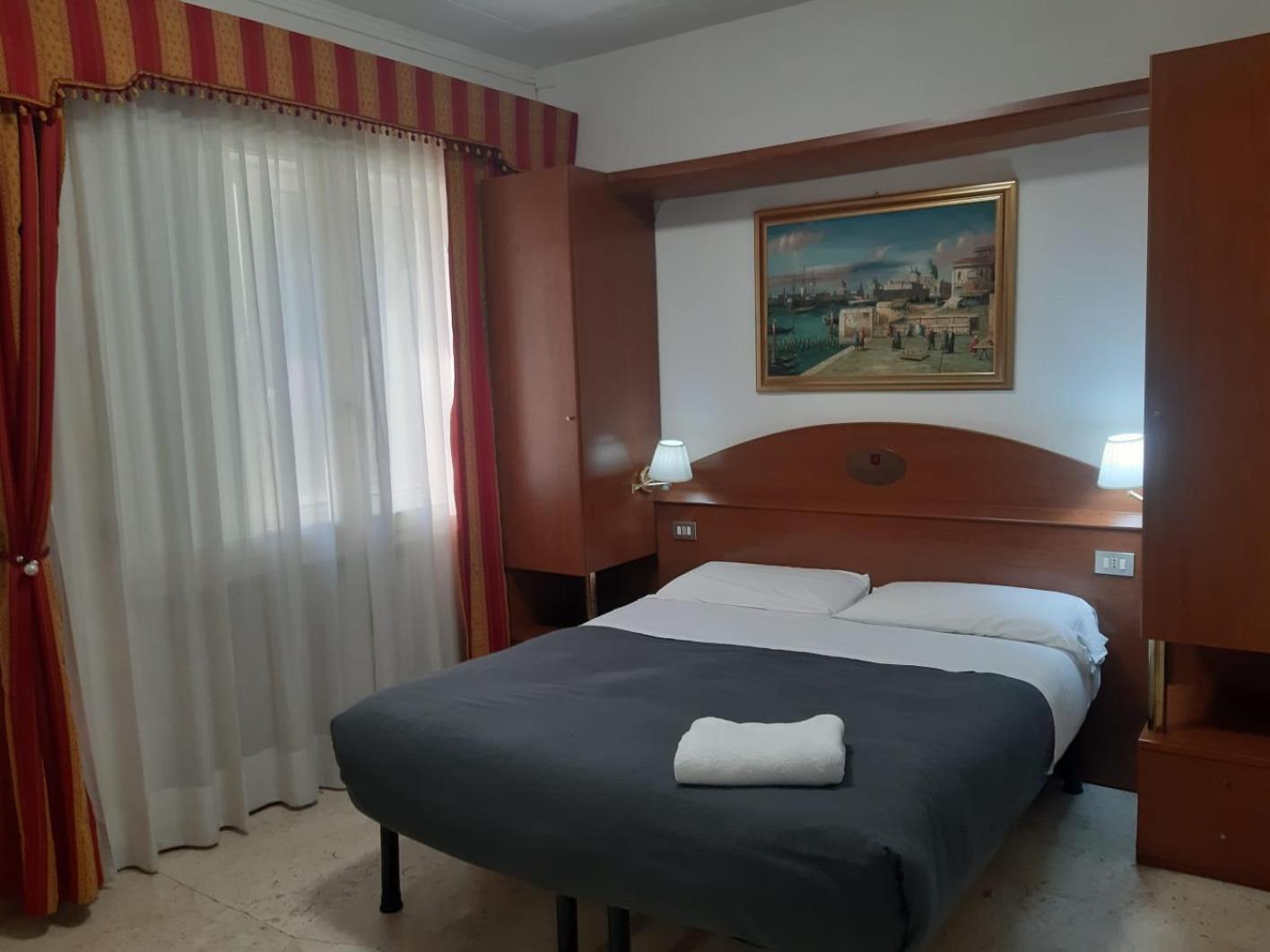 Hotel Tito Mestre Buitenkant foto