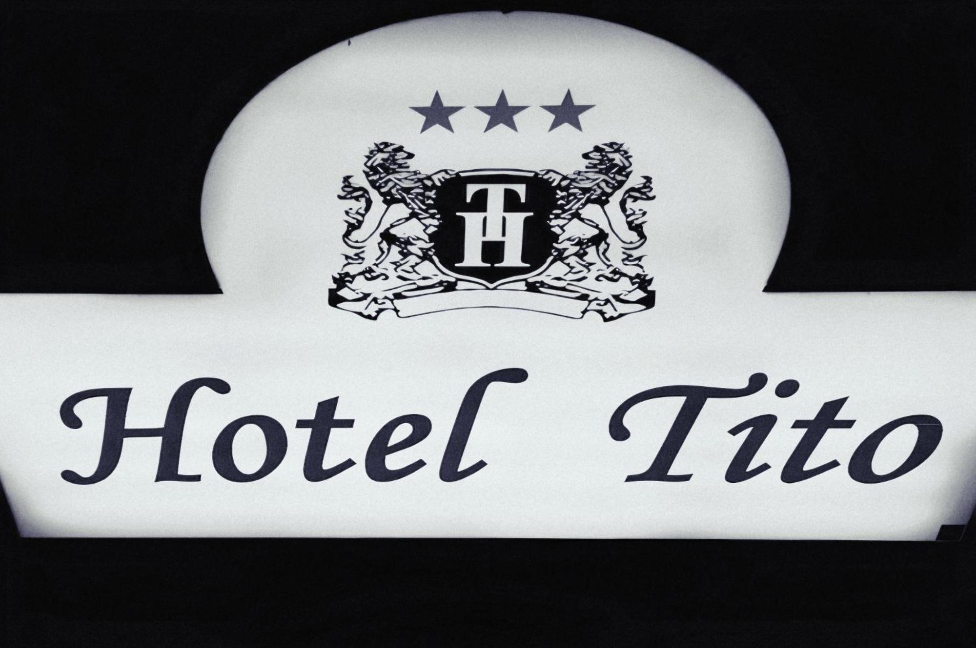 Hotel Tito Mestre Buitenkant foto