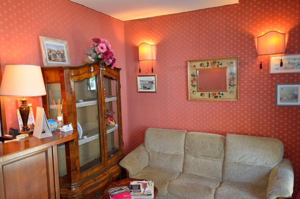 Hotel Tito Mestre Buitenkant foto