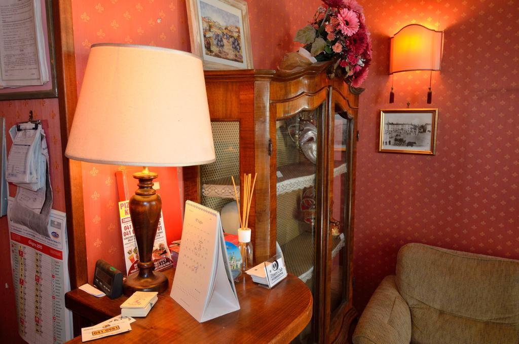 Hotel Tito Mestre Buitenkant foto